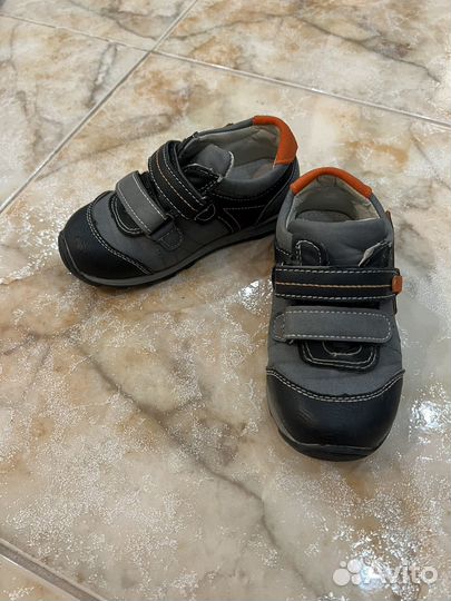 Костюм и кроссовки на мальчика 2,5-3 года