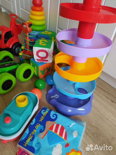 Пакетом Развивающие игрушки, кубики, машинки