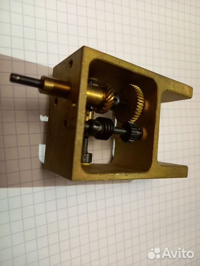 Редуктор с 1 входным и 2мя выходными валами