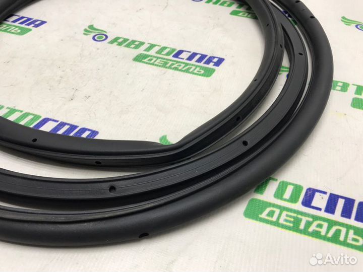 Уплотнитель двери передний левый Mazda Cx-30