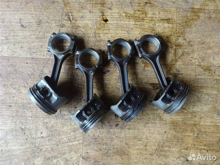 Поршень с шатуном Ford Mondeo I 1993-1996