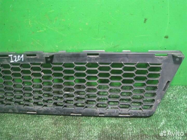 Решетка в бампер центральная Toyota Verso R2 2009
