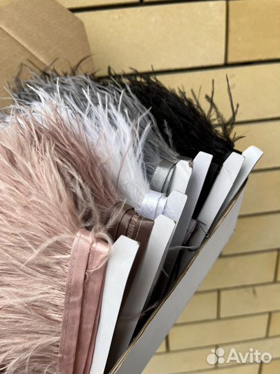 Перья страуса на ленте черные белые пудра серые