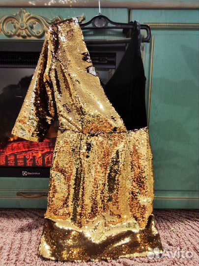 Вечернее платье с пайетками
