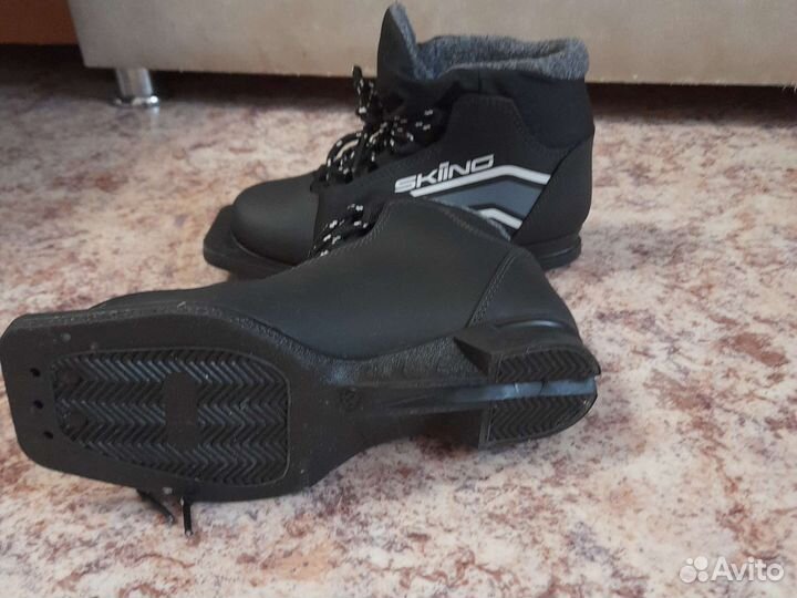 Лыжные ботинки