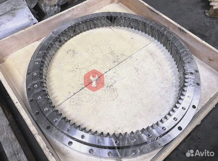 Опорно-поворотный круг R320LC-7 81N9-01023BG