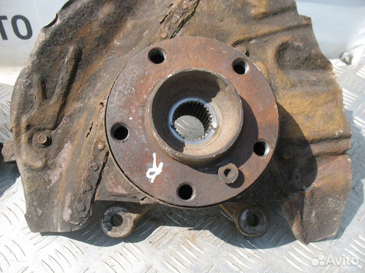 Кулак поворотный передний BMW X5 E53 M54B30 2002г