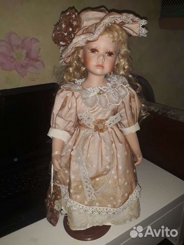 Кукла фарфор