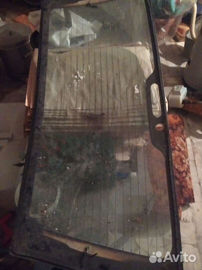 Заднее стекло dodge caravan