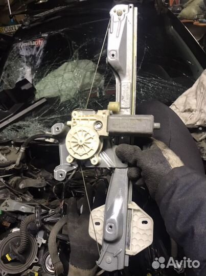 Стеклоподъёмник задний левый Renault Symbol