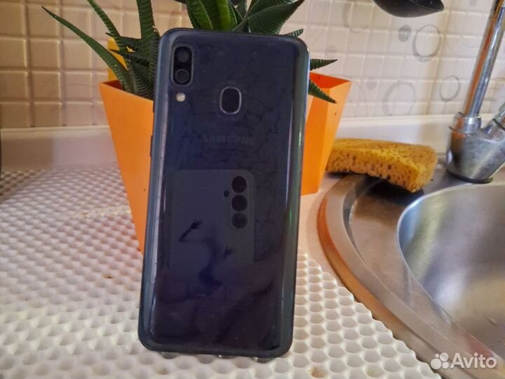 Samsung Galaxy A40, 4/64 ГБ