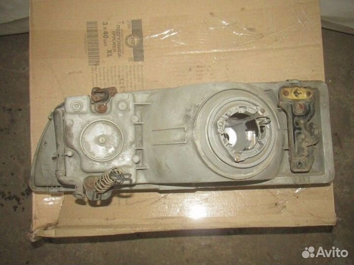 Фара правая Toyota Previa