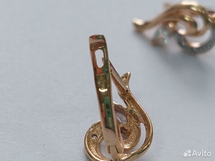 Серьги с камнями золотые