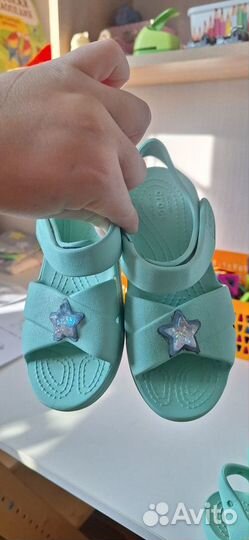 Сандали crocs для двойни с 13