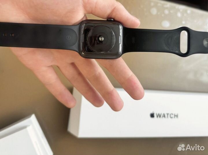 Часы apple watch se 44 mm первого поколения