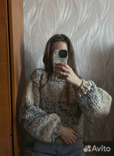 Вязаный женский свитер