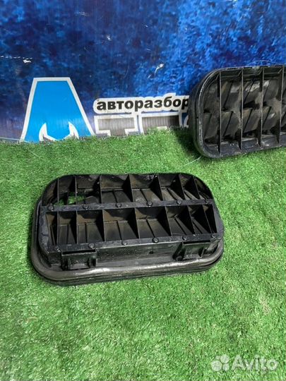 Решетка вентиляционная Volkswagen Passat B5 AQD