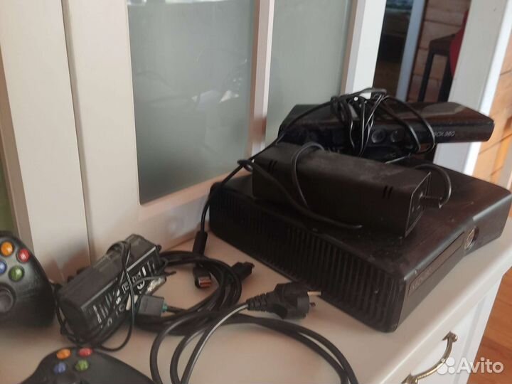 Xbox 360 с джойстиком