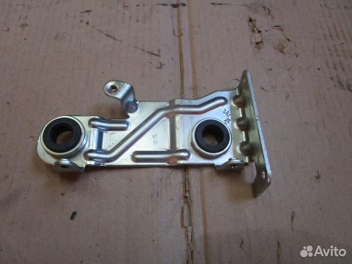 Кронштейн w205 C-class 274.920