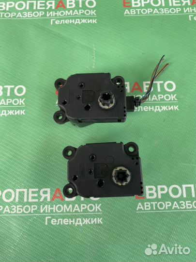 Моторчик заслонки печки Ford Focus II 2008-2011