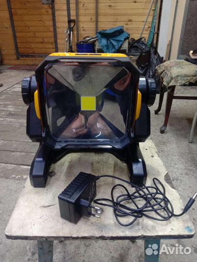 Фонарь прожектор аккумуляторный