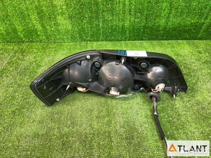 Фонарь задний правый toyota levin