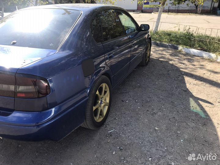 Subaru Legacy 2.0 AT, 2002, битый, 184 123 км
