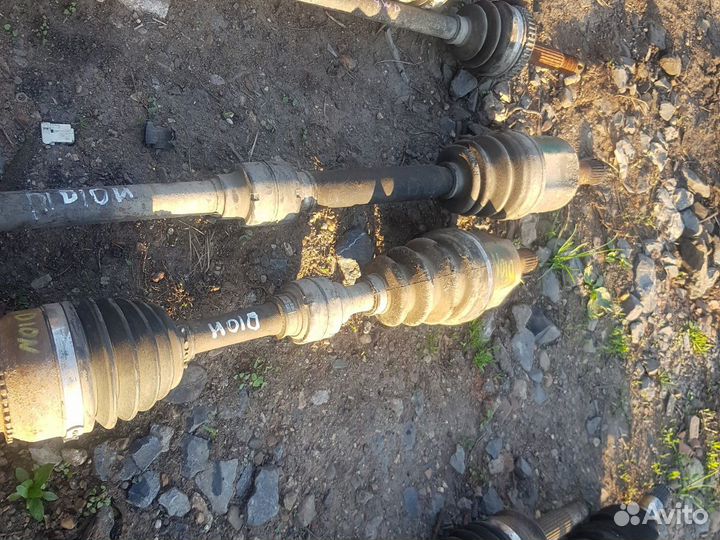 Привод приводной вал передний шрус Mitsubishi Dion