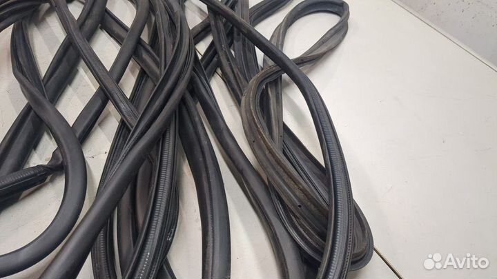 Уплотнитель Toyota Camry XV70, 2019