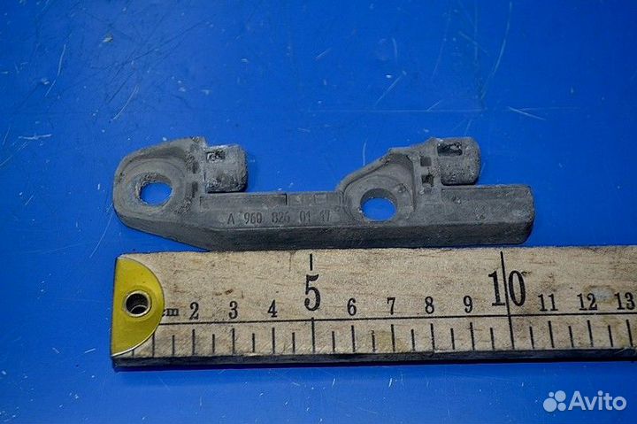 Кронштейн крепления фары, правой mercedes-benz Act