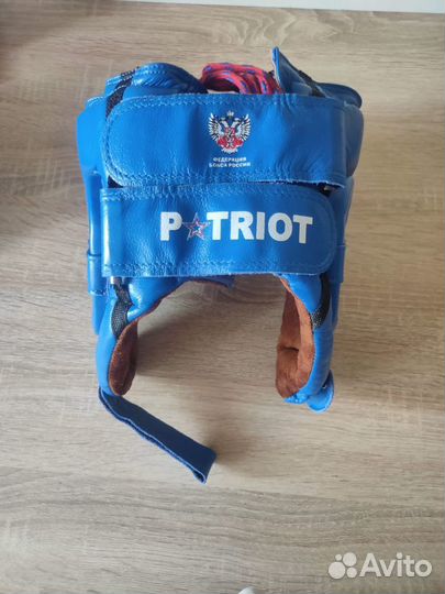 Боксерские перчатки и шлем