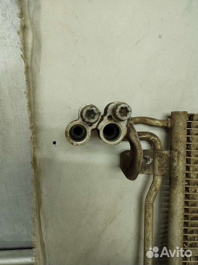 Радиатор кондиционера на Volkswagen Polo 5 2010 +