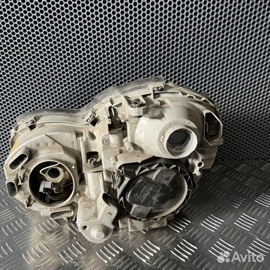 Фара Mercedes-Benz C-класс