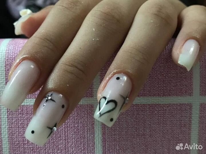 Мастер маникюра в студии