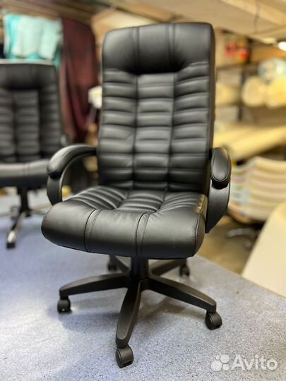 Офисное компьютерное кресло