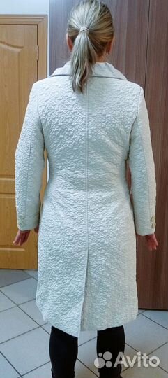 Демисезонный белый классический плащ