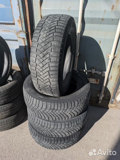 Pirelli Ice Zero 235/65 R17