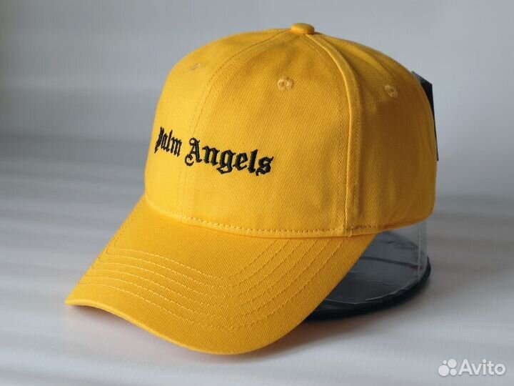 Бейсболка желтого цвета 