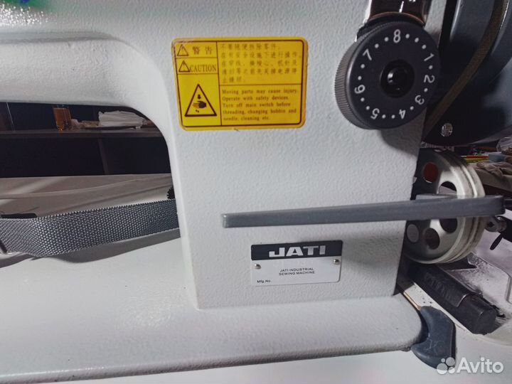 Промышленная швейная машина с шагающей лапкой