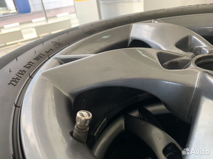 Колесо в сборе Pirelli Ice Zero 235/65 R17 109T