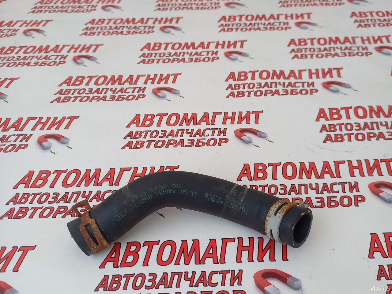 Патрубок охлаждения двигателя Форд Транзит 8 2.2