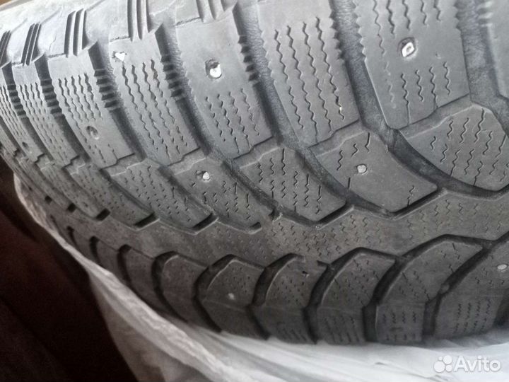 Bridgestone Blizzak Spike-01 255/65 R17