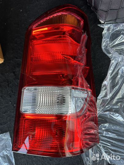 Фонарь задний правый mercedes W447