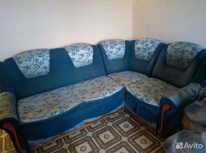 Диван угловой в хорошем состоянии