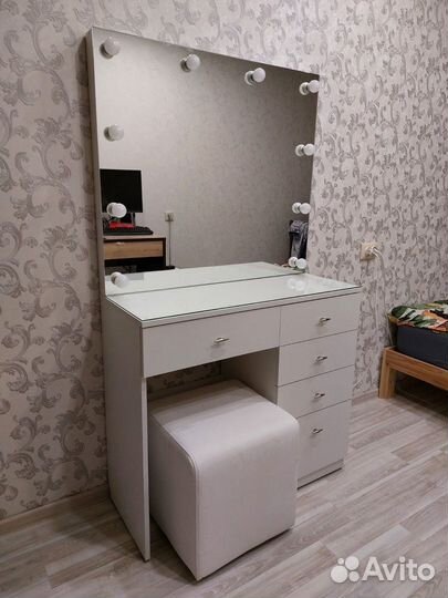 Туалетный столик с зеркалом на заказ Гарантия