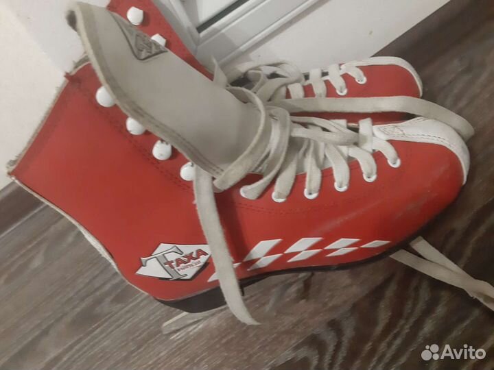 Коньки хоккейные профессиональные