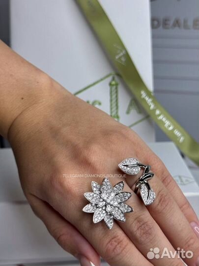 Кольцо Van Cleef Lotus белое золото 750