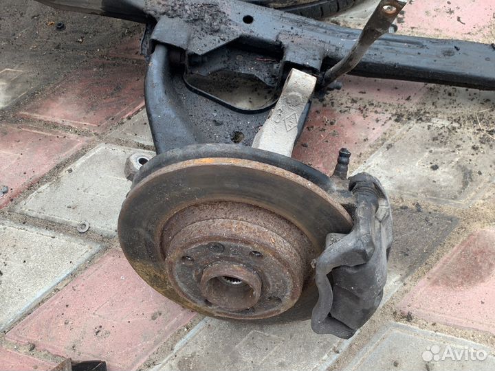 Правый кулак Renault Logan 1