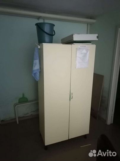 Шкафы, полки, зеркало