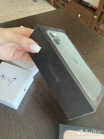 Коробка iPhone 11 pro и 6